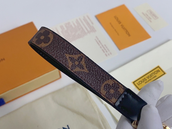 ブランドキーホルダー角部分ディテール